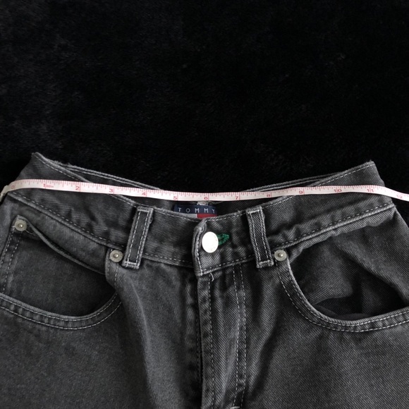 ❌SOLD❌DARK WASH TOMMY HILFIGER CARGO PANTS - Picture 7 of 7